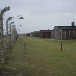 Auschwitz_barracons_tanca