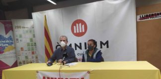 el president d'Òmnium de l'Alt Penedès, Jordi Parellada, presentant el cicle