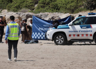 Els Mossos investiguen la mort d’una persona trobada a la platja del Far de Vilanova i la Geltrú