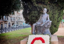 Ofrena floral a Guimerà, als 102 anys de la mort d’Àngel Guimerà.
